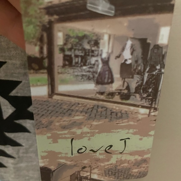 Aztec style design tank with v cut in the back - Picture 4 of 4